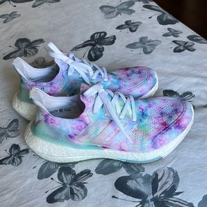 Woman’s ultraboost size 6.5
